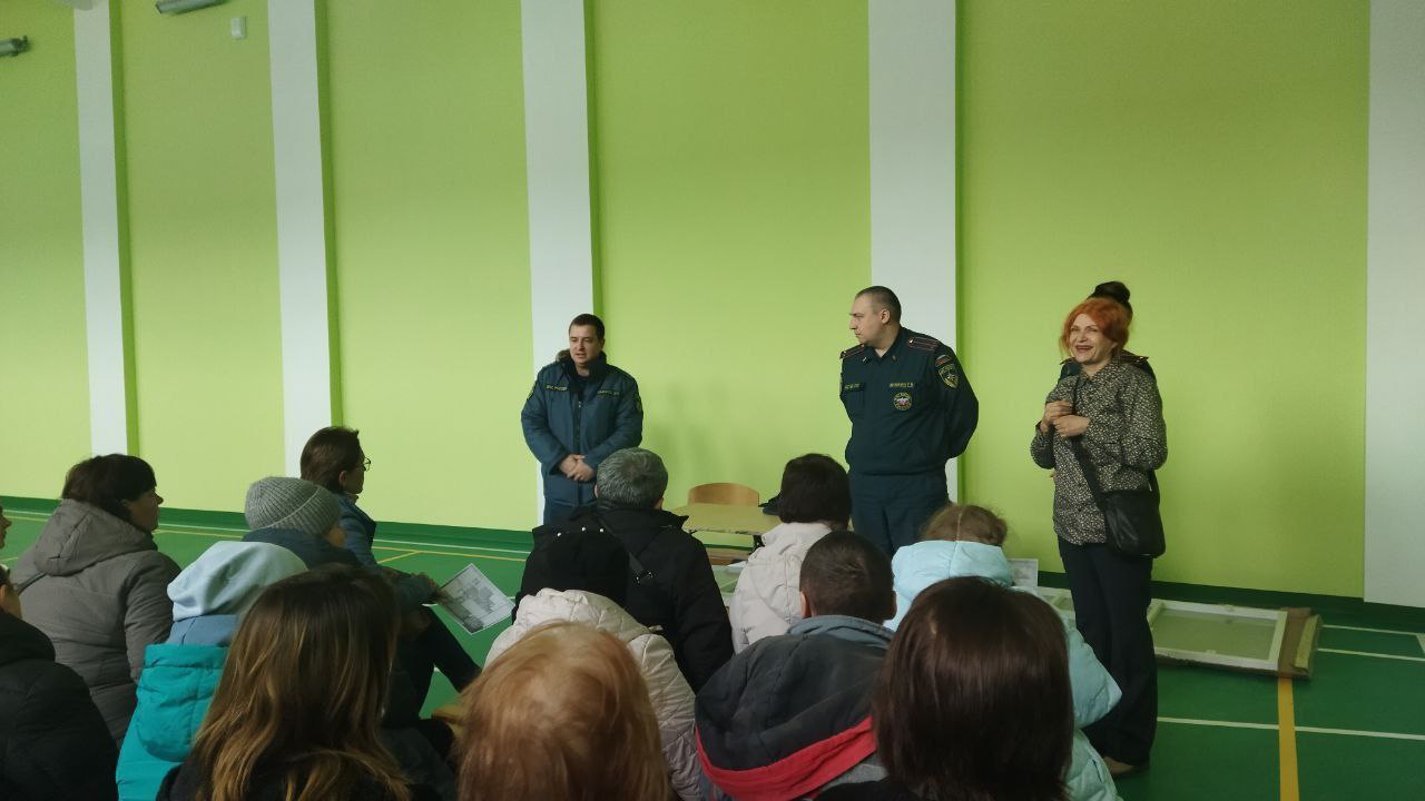 Общешкольное собрание с представителями МЧС.